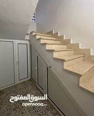  14 منزل للبيع ثلاث أدوار مفصولة في مدينة طرابلس منطقة السراج في طريق جزيرة المشتل جهة حمام بلقيس