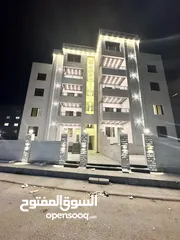  28 شقة فاخره طابق اخير مع روف بمساحة 205م للبيع في اربد مجمع عمان الجديد مقابل صالة مسايا