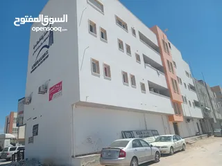  1 مبنى اربع طوابق تشطيب حديث يطل مباشرة على طريق مزدوج قصر أحمد