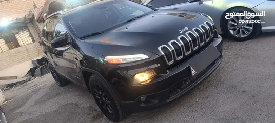  3 جيب شيروكي 2015 sport & Black Edition  كرت ابيض ماتور اقتصادي
