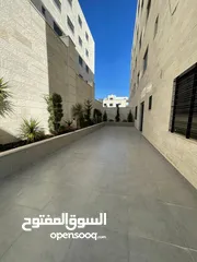  28 شقة للبيع  بمساحة فيلا 550 متر شقة شبة ارضي طريق المطار خلف مدارس العالمية