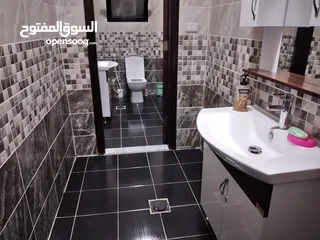  21 بيت مميز للبيع
