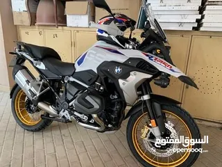  1 2022 R1250GS with accessories, under warranty for more information please call