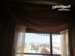  9 كنب كلاسيك خشب زان بحالة ممتازة بالاضافة الى يرداي وسجادة   للبيع