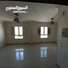  3 شقه 140م للبيع كمبوند درة القاهرة الجديدة. تطل عل حمام سباحه ولاندسكيب.