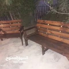  22 كراسي وجلسات خشب