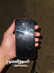  4 آيفون 11 عادي مش مفتوح ولا خدش 128 جيجا بطاريته 77 الجهاز وكاله مع كرتونته وشاحنه