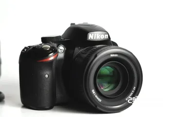  4 كاميرا مع عدستين Nikon D3200