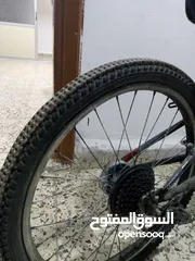  3 بسكليت جنط 22 جنزير فرك البسكليت بسم الله ماشاء الله بحالة جيدة جدا الموقع حي نزال قرب مسجد زينب