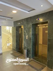  11 للكادر الطبي عيادات للبيع بالقرب من مستشفى الخالدي (شركة خلف واشتي )