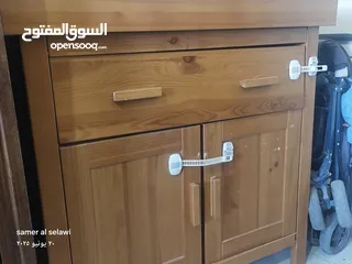  1 خزان ملابس أطفال طول 92 وعرض 92 بابين + جارور كبير بحاجه الي فرشه صغيره فقط