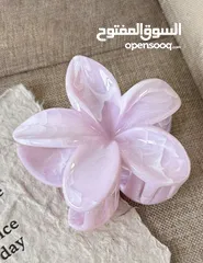  4 مشبك شعر على شكل زهره - اناقه  مميزه لاطلالتك مع المشبك الرائع مصنوعه من خامه عاليه و ألوان ناعمه