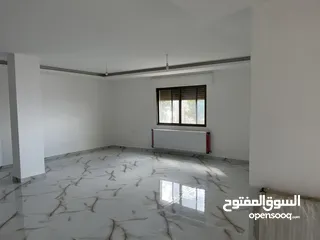  3 شقه طابقيه جديده للبيع مساحه 316 متر مربع من المالك مباشره
