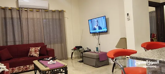  13 منزل مع مسبح وكراج للبيع