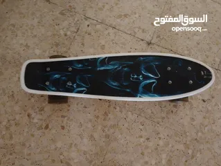  1 سكيت عجلات عضم للبيع لون ازرق في حالة الجديد