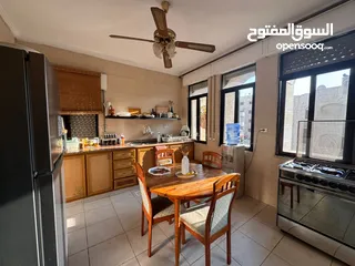  5 شقه غير مفروشه للايجار