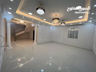  4 فله للبيع مميزه وبتصميم راقي حديث دورين صحلنوت الشماليه مربع ها