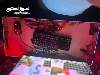  4 Mouse pad rgb للبيع استعمال يوم واحد بس