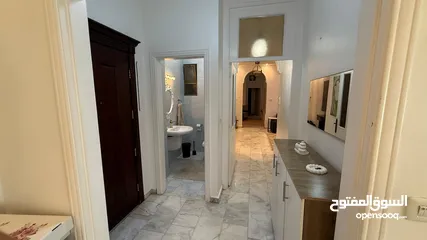  5 شقه فاخره للبيع  من المالك مباشره  سعر قابل للتفاوض بشيء بسيط مميزه جدا جدا  مع غرفه خارجيه و حديقه