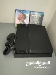  1 بلستيشن 4 فات مستعمل بحالة الوكاله بالاضافه الي سيدي فيفا 22 و انشارتد مجانا
