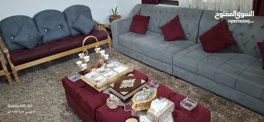  4 طقمين كنب وطاولات وبرادي