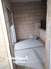  5 شقه طابق 3 للبيع بضاحية الاستقلال