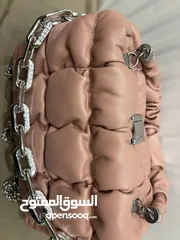  13 شنطة صغيرة زهرية أنيقة وأنيقة للبيع - مناسبة للمشاوير والطلعات  اليومية بحالة ممتازة ونظيفة جداً جيد