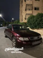  1 سيارة اودي A4 للبيع بحالة جيدة