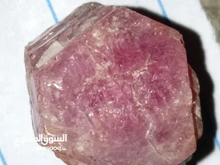  3 احجار كريمه للبيع من ضمنها الياقوت