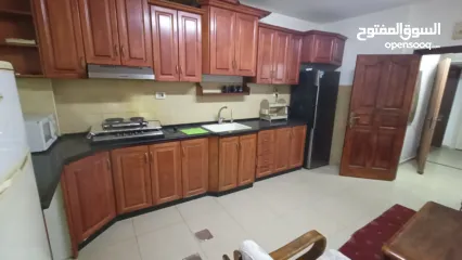  3 شقه مفروشه