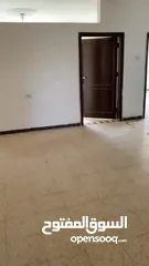 5 طابق اول  وأربع غرف