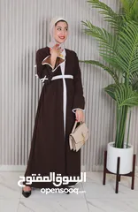  3 عباية بأناقة راقية ولمسة عصرية   لكل محبات الأناقة، هالعباية المميزة بلونها وتصميمها العصري هي ال