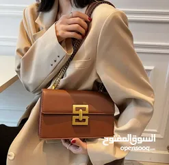  1 حقيبة كتف نسائية أنيقة بحزام سلسلة ـ لون أسود أو بني ـ تصميم معدني فاخر