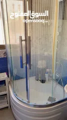  3 شاور بوكس لون ابيض بحاله ممتازه جدا