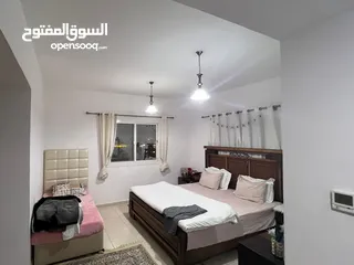  4 شقه غرفتين وصالة في بناية طوروس خلف لايق ف شارع خليفه