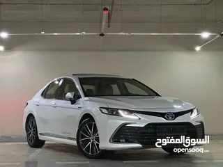  1 Toyota Camry 2023 Gle  بحالة الوكالة