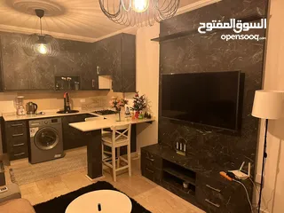  13 شقة مميزة سوبر ديلوكس ارضية مع حدائق في السابع للبيع عبدالله غوشة