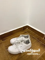  2 احذيه ماركه بسعر 2.99 قرش