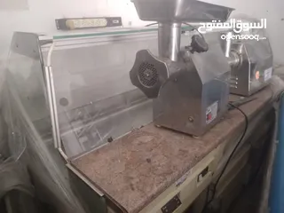  2 ثلاجة عرض وماكنات فرم