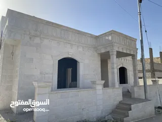  9 بيت عظم للبيع واجهه حجر مقصور من الداخل مسور من الخارج وبورسلان كامل داخلي موجود مطوب ومرخص