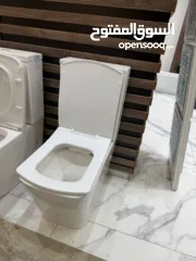  11 ادوات صحية مشكلة جديدة في معرض للبيع مراحض مغاسل حنفيات مجالي وسرميك مشكل للبيع كميه داخل المعرض