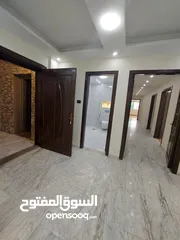  14 لقطه 240م وروف 120م في الجبيهه حي الريان بسعر مغري من المالك بسعر حرق