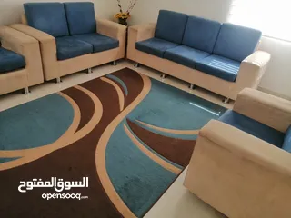  1 طقم كنب 7 مقاعد مع سجادة تقريباً مترين ب 3