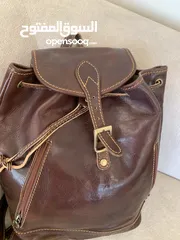  1 حقيبة ظهر جلد اصلي من ايطاليا للصبايا