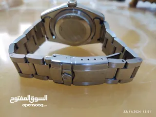  9 ساعه رولكس جديده استخدام اسبوعين للبيع مميزه جدا ودقيقه بالوقت ولون المينا ازرق بحري