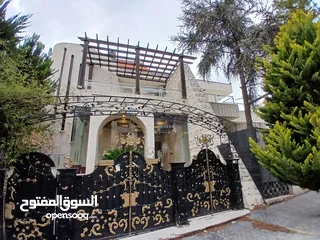  1 فيلا للايجار في عبدون مجددة بالكامل