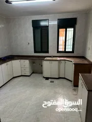  3 الشقة ارضية مدخل خاص