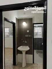  5 شقه سكنيه في بيرزيت