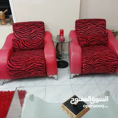  4 اثاث +سجادة + ستارة بحالة ممتازة و يمكن البيع كل واحد على حدى و السعر قابل للمفاوضة
