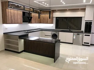  3 شقة فاخرة للبيع مع روف ومطبخ راكب مع كافة الأجهزة الكهربائية الحديثة .